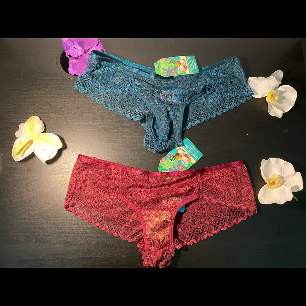 Thongs 🤍🤍💙